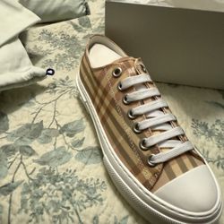 BURBERRY  TENIS SHOES