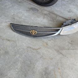 99 To 2001 Toyota Solara Front Grille & Lt Headlight Assy With Corner Light 