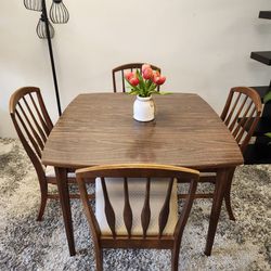 Dining table with 4 matching chairs and 2 extensions