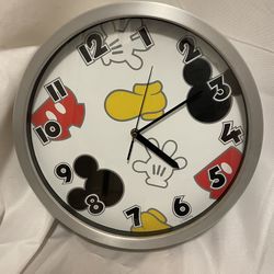 Mickey Mouse Youngtown 14” Round Metal Glass Disney Wall Clock