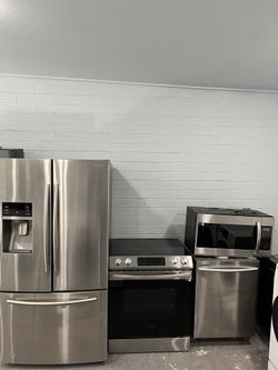 SAMSUNG KITCHEN APPLIANCE SET FOR SALE!