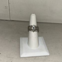 Engagement cluster ring