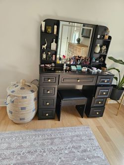 Lite Make-up vanity with electricity