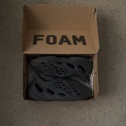 Yeezy Foam RNR ‘Onyx’