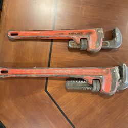 2 Pipe Wrenches 