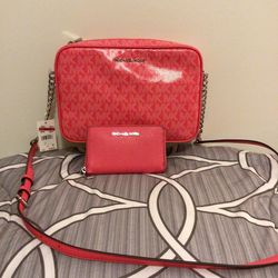 Michael Kors Logo Jet Set Crossbody with Jet Set Small Wallet