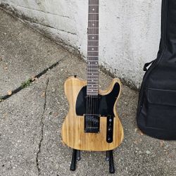 Electric Guitar With Bag And Accessories.A5