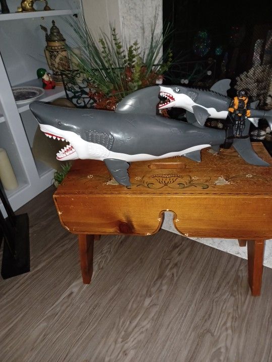 Shark Toys W/ Diver Newq