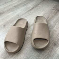 Adidas Yeezy Slides Men’s Size 11