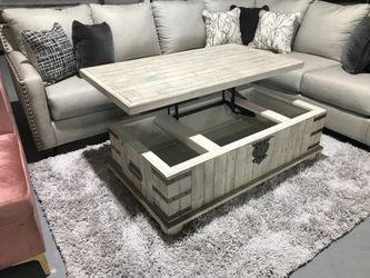 Lift top coffee table