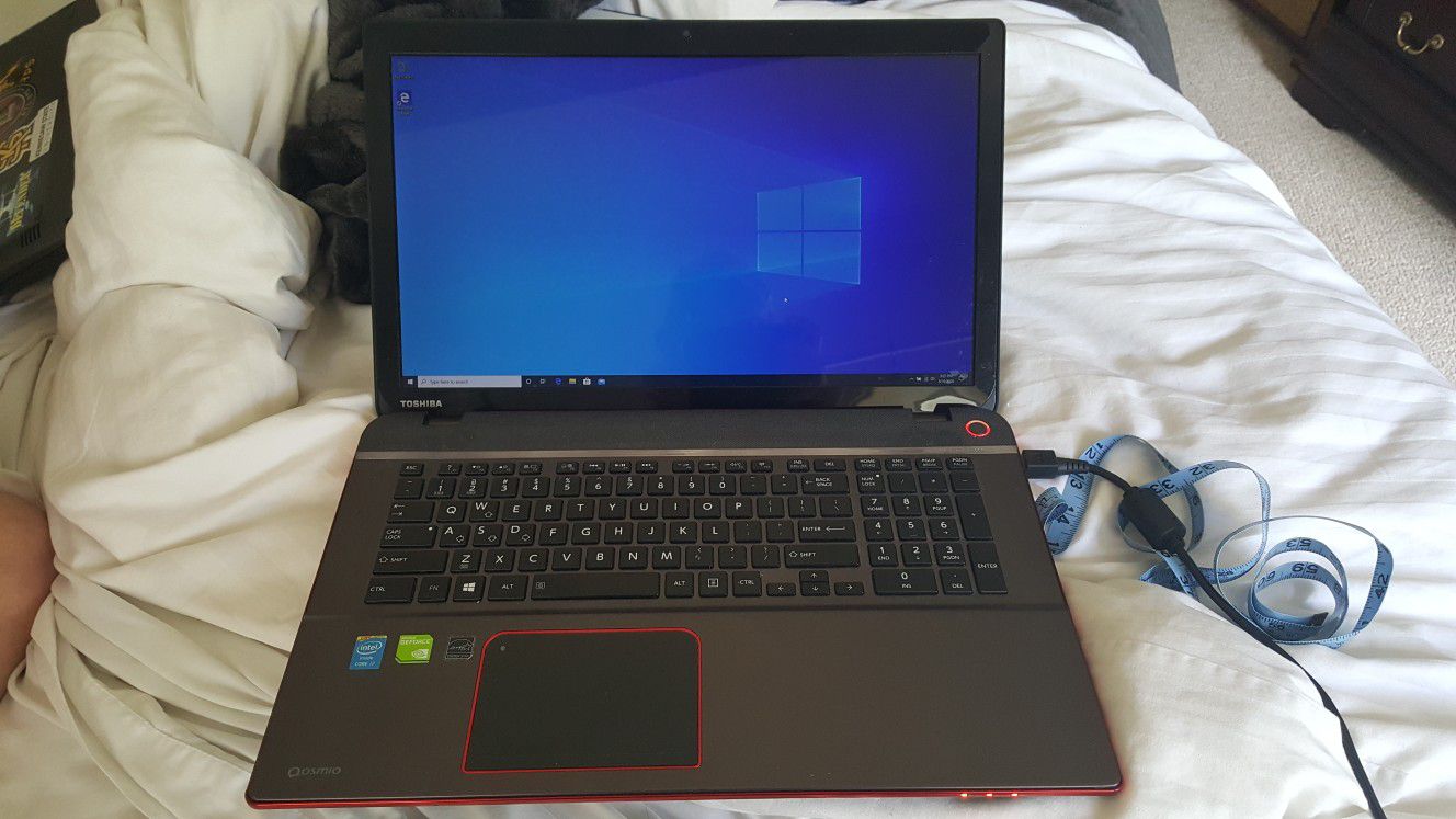 Toshiba Qosmio x70-A Gaming laptop w/ 1TB ext SDD and Targus bag