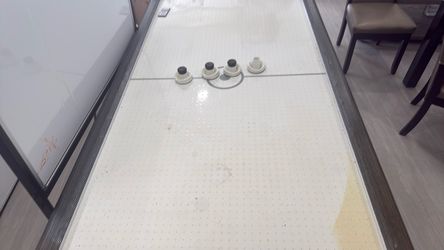Air hockey table