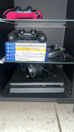 Sony PS4 Slim Console Bundle with Games