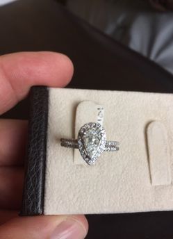 Pear shape hallo ring ladies 14 K W