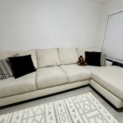 Super comfy Sectional sofa W/ Right Facing Chaise