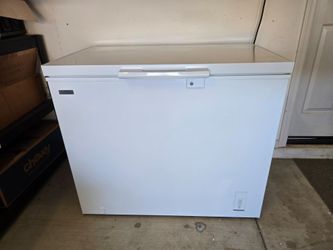 Visani 8.8 cu ft Chest Deep Freezer