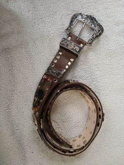Justin Boot western belt,with peacock 🦚 feathers. Size:medium womans: brown in color