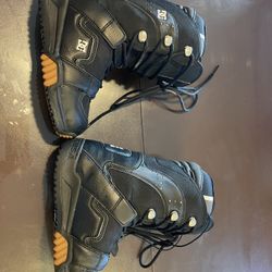 DC Snowboard Shoes US Size 7