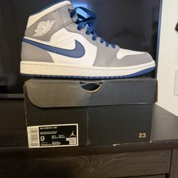 Air Jordan 1Mid True Blue