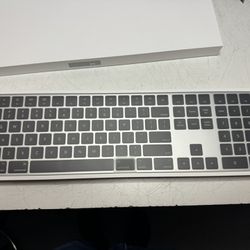 Apple Magic Keyboard & Mouse
