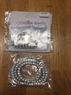 Fashion jewelry necklace and bracelet costume jewelry