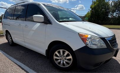 2009 Honda Odyssey EX-L – Leather, Sunroof, Rear DVD, Timing Belt Done – $3,500