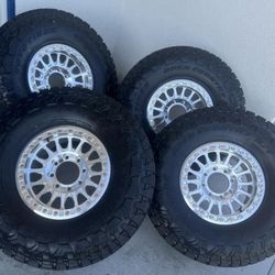 Kmc Impact Beadlock 445 17x9 +0 Offset 8x170 With Toyo R/T Trail 37x12.50R17 Tires🔥🔥🔥