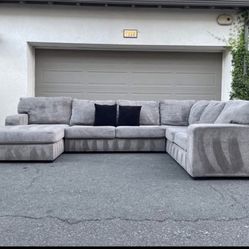 Huge Light Grey Sectional Couch Sofa From Ashley Furniture In Excellent Condition - FREE DELIVERY🚚