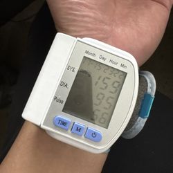 Wrist electronic sphygmomanometer
