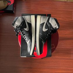 Air Jordan 1 Shadow
