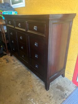 NICE DRESSER WITH 12 DRAWERS REAL WOOD