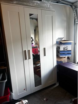 Wardrobe with 3 doors