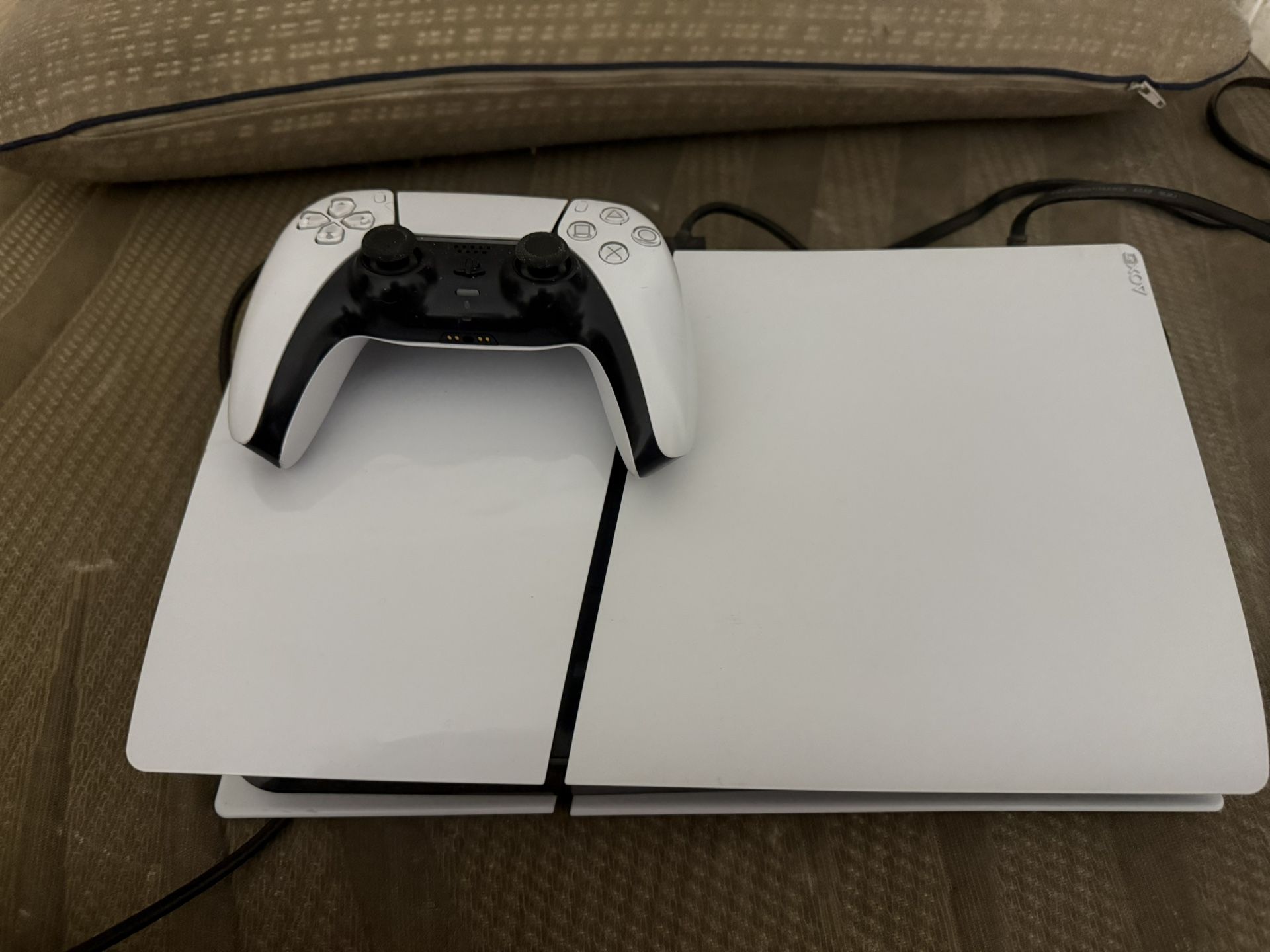 PS5 Slim, Comes With All Cables And Controller. 