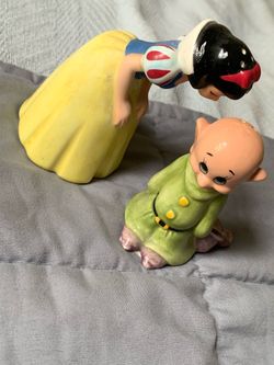 💰 BEST OFFER WILL BE ACCEPTED 2001 DISNEYLAND SNOW WHITE AND DOPEY SALT AND PEPPER SHAKERS