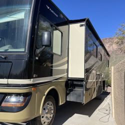 2011 Fleetwood Bounder 33U