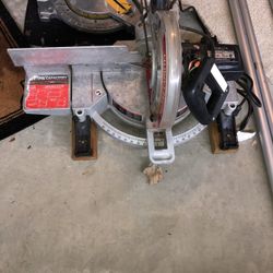 DELTA AND DEWALT COMPOUND MILTER SAW