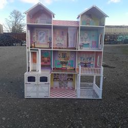 A Doll House In Good Condition 