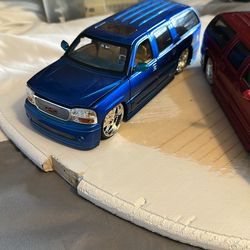 1/24 Jada GMC and Suburban