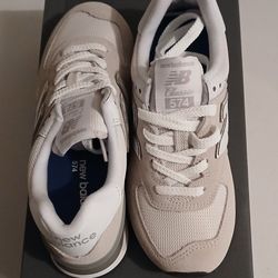 New Balance 574 Core Sneakers  – Size 6W / 4.5M