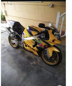Suzuki RGSX Alstare 599 CC Motorcycle Limited Edition In Wreck For Parts Or Repair