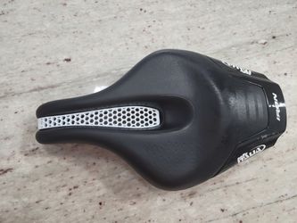 Selle Italia Iron Flow Saddle