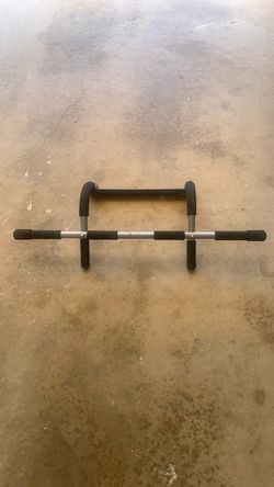 Iron gym pull up bar