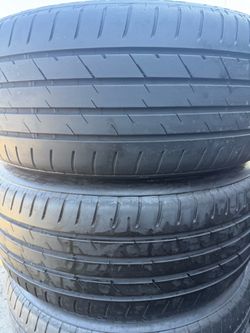 (2) 235/40R19 PAIR OF USED TIRES BRIDGETONE 70% LIFE !!!