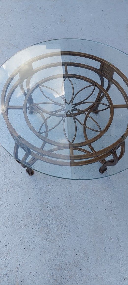 Cofee Table Center Piece Glass Is 36 Inches $60