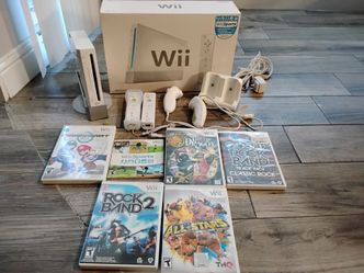 Nintendo Wii Bundle Complete in Box