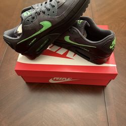Nike Air max 90 Green strike Sz 9.5 NEW 