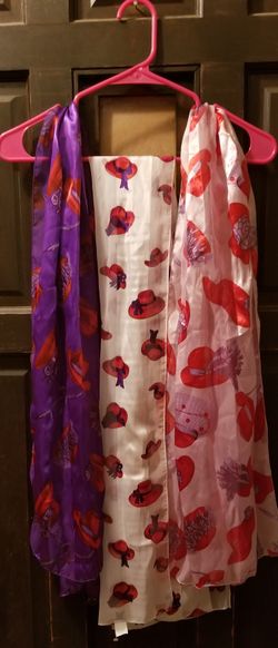 RED HAT SCARF ASSORTMENT