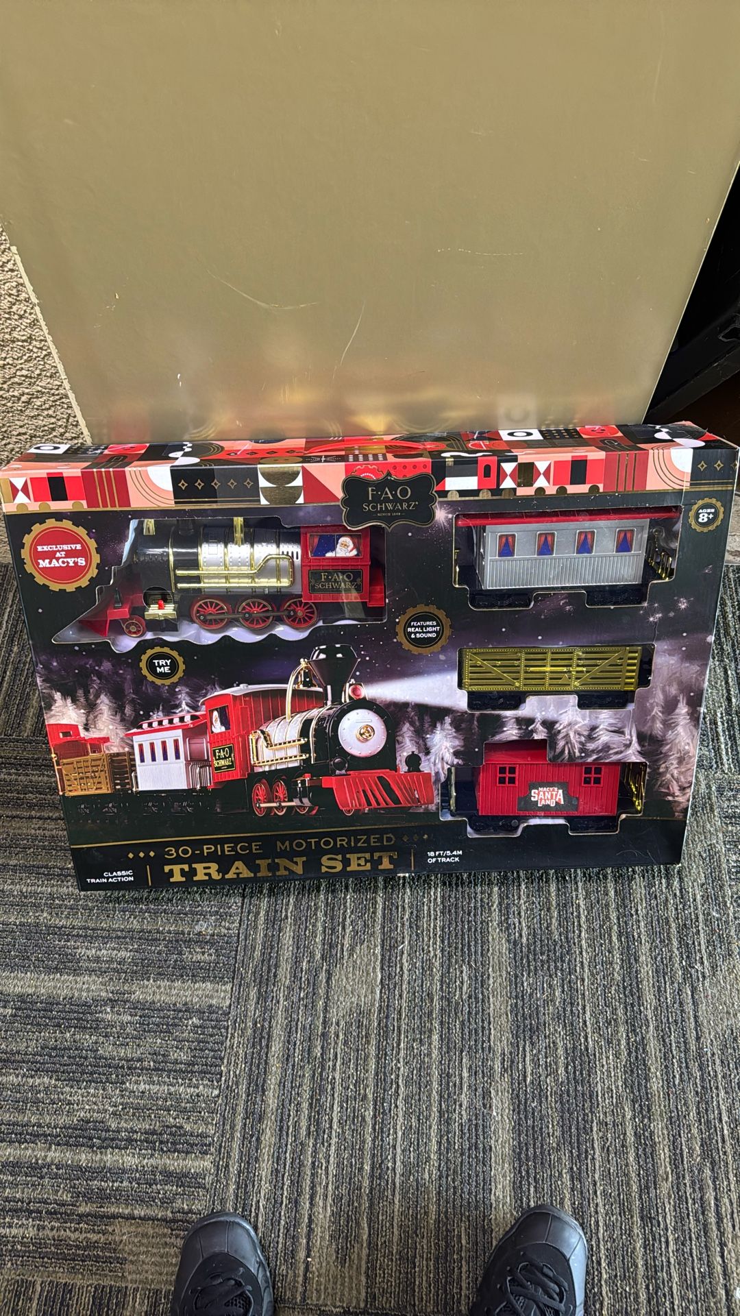 30 PIECE MOTORIZED TRAIN SET 8yrs Old Toys
