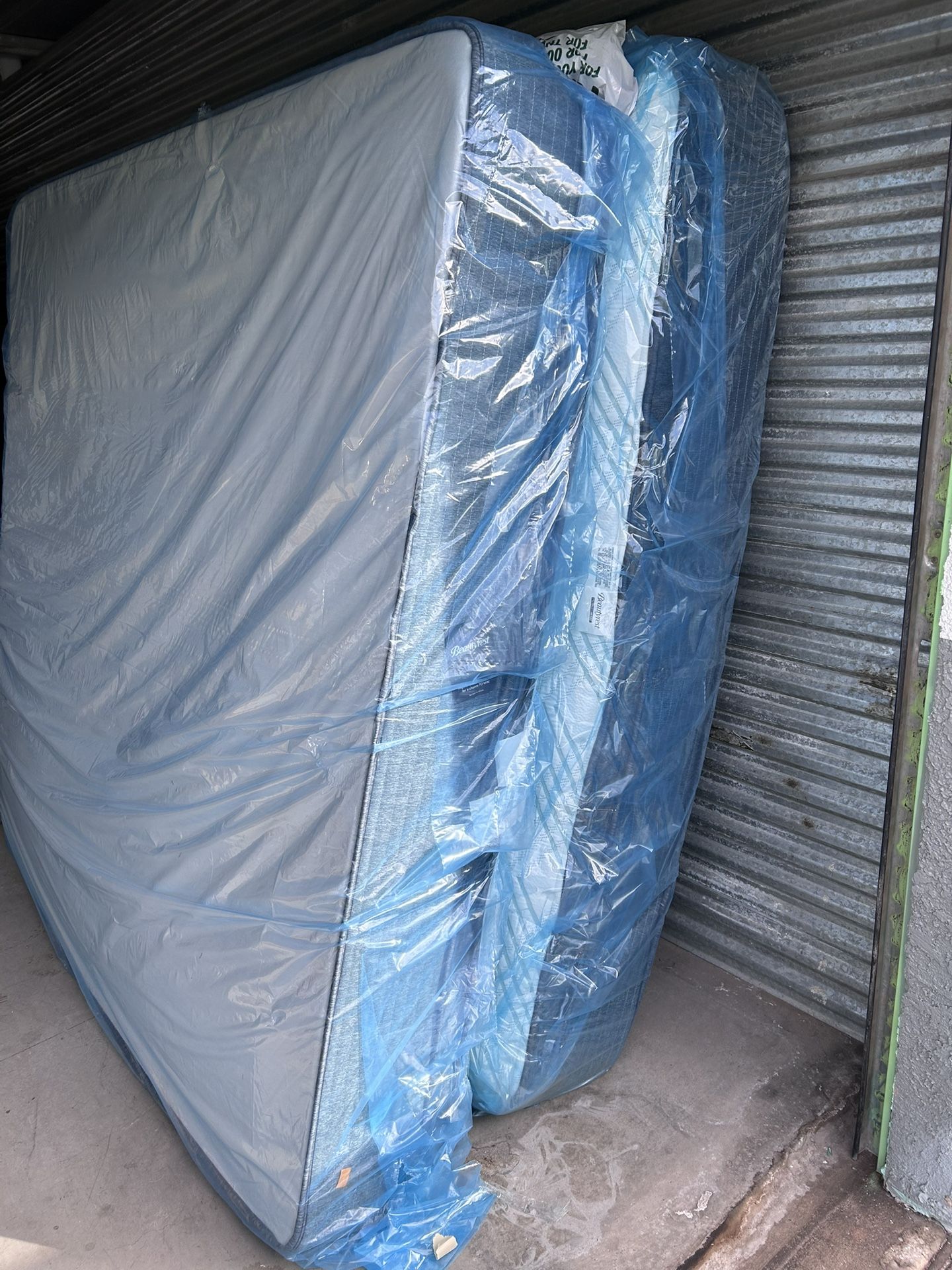 NEW King Size Mattress Pressure Smart Bed Set / Box Spring / Frame