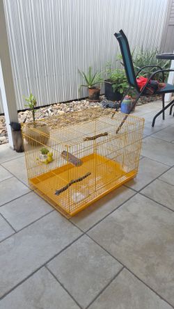 Jaula Amarilla Para Aves En Buenas Condiciones